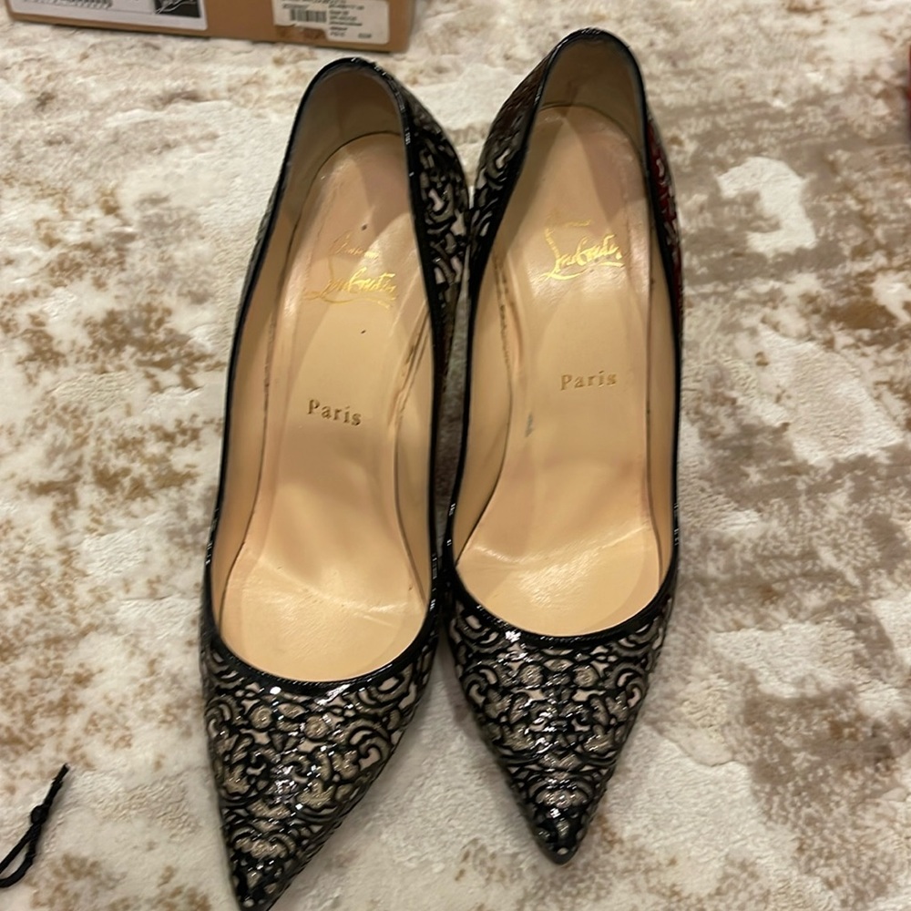 Louboutin So pretty 100 Glitter Black Lace design
Authentic